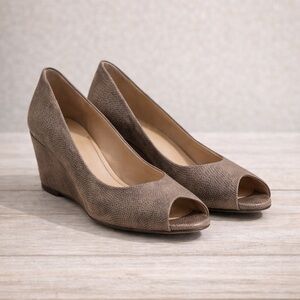 Taupe Leather Peep Toe Comfort Wedges Size 7 Handmade in Italy Bruno Magli”